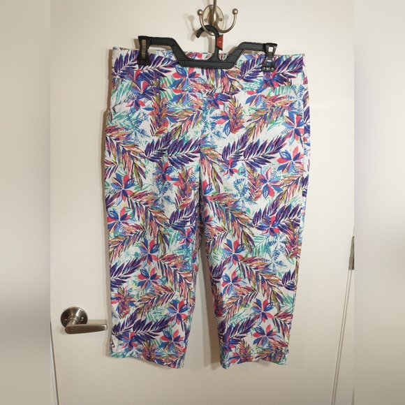 NWT Coral Bay Multi Color Floral Print Pull On Women's Capris Size 12P Set Of 2 - Picture 8 of 15